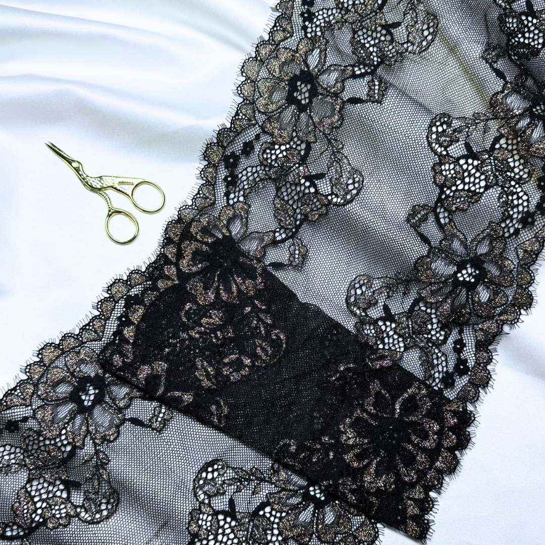 Midnight Gold Bloom Lace (Stretch) – 0.9 m piece
