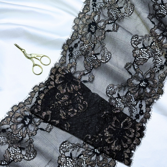Midnight Gold Bloom Lace (Stretch) – 0.9 m piece